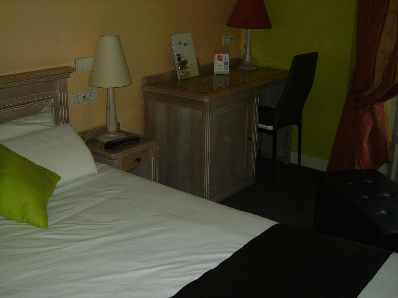 Brit Hotel Aux Sacres Reims, Centre Historique מראה חיצוני תמונה
