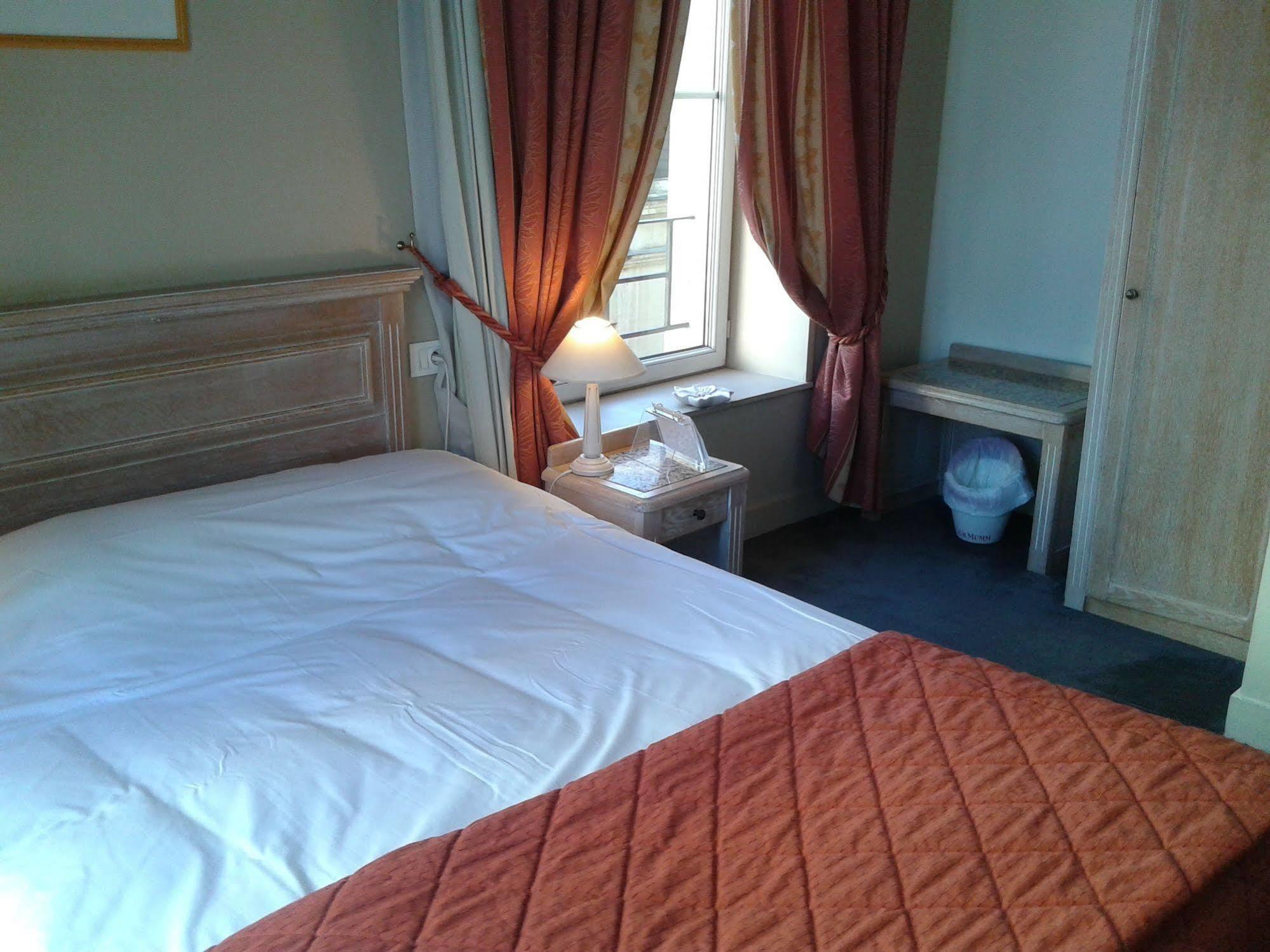 Brit Hotel Aux Sacres Reims, Centre Historique מראה חיצוני תמונה